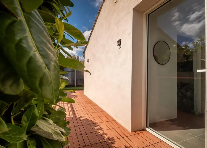 Neuf Climatise Terrasse Voie Verte Centre Thermal Le Poujol-sur-Orb